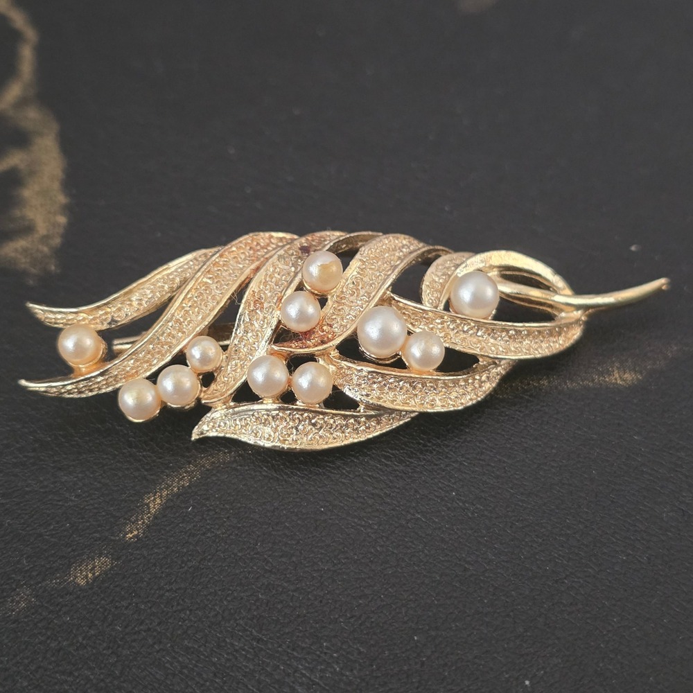 Vintage Gold Tone Faux Pearl Spray Brooch Textured Leaf Pin Mid Century Jewelry